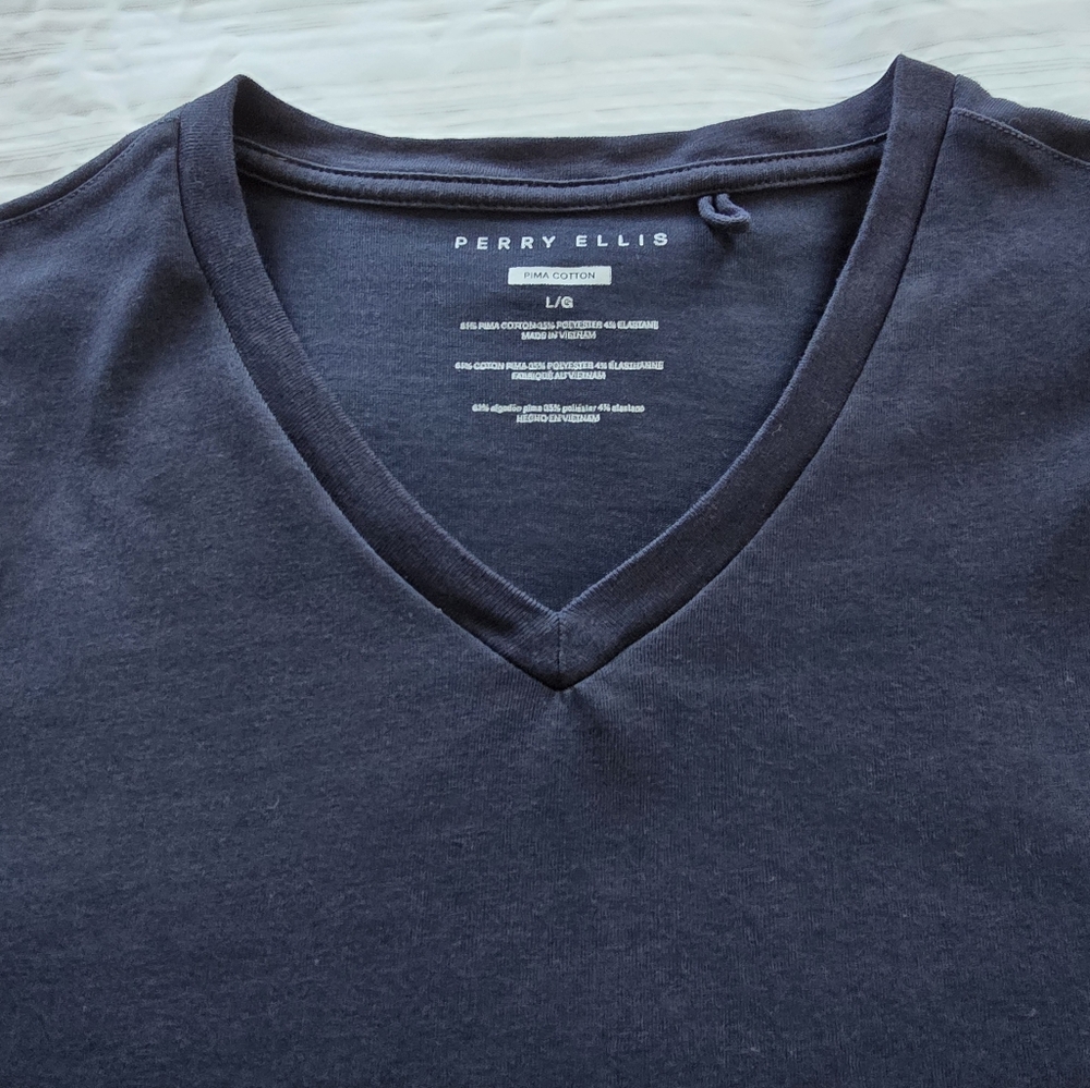 Perry Ellis V Neck tee-shirt, blue, size large
